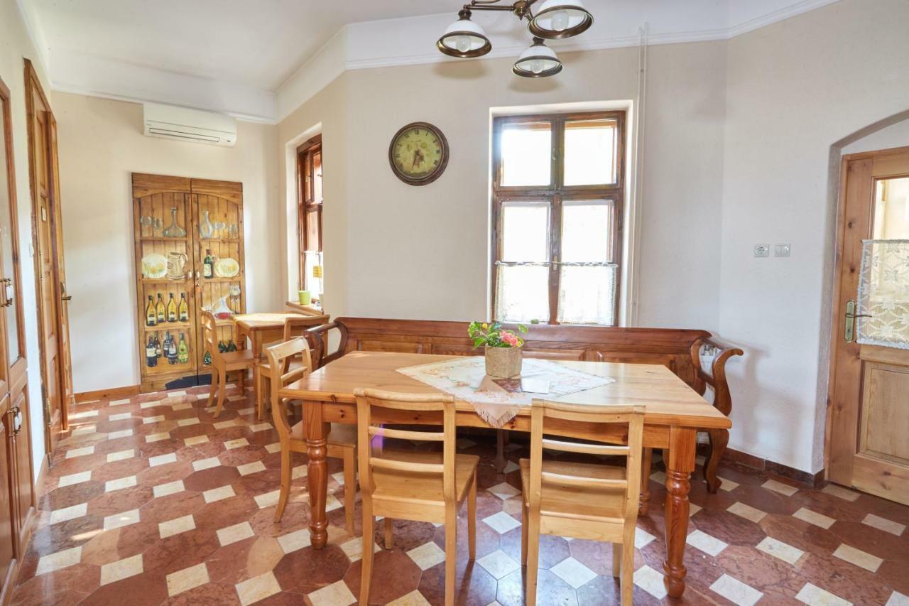 Hotel Sarok Vendeghaz Villány Exteriér fotografie
